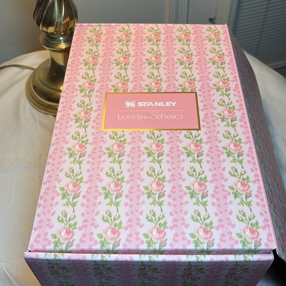 NEW WRAPPED The Stanley x LoveShackFancy Quencher | 40 OZ - Blooming Heirloom - Picture 4 of 5